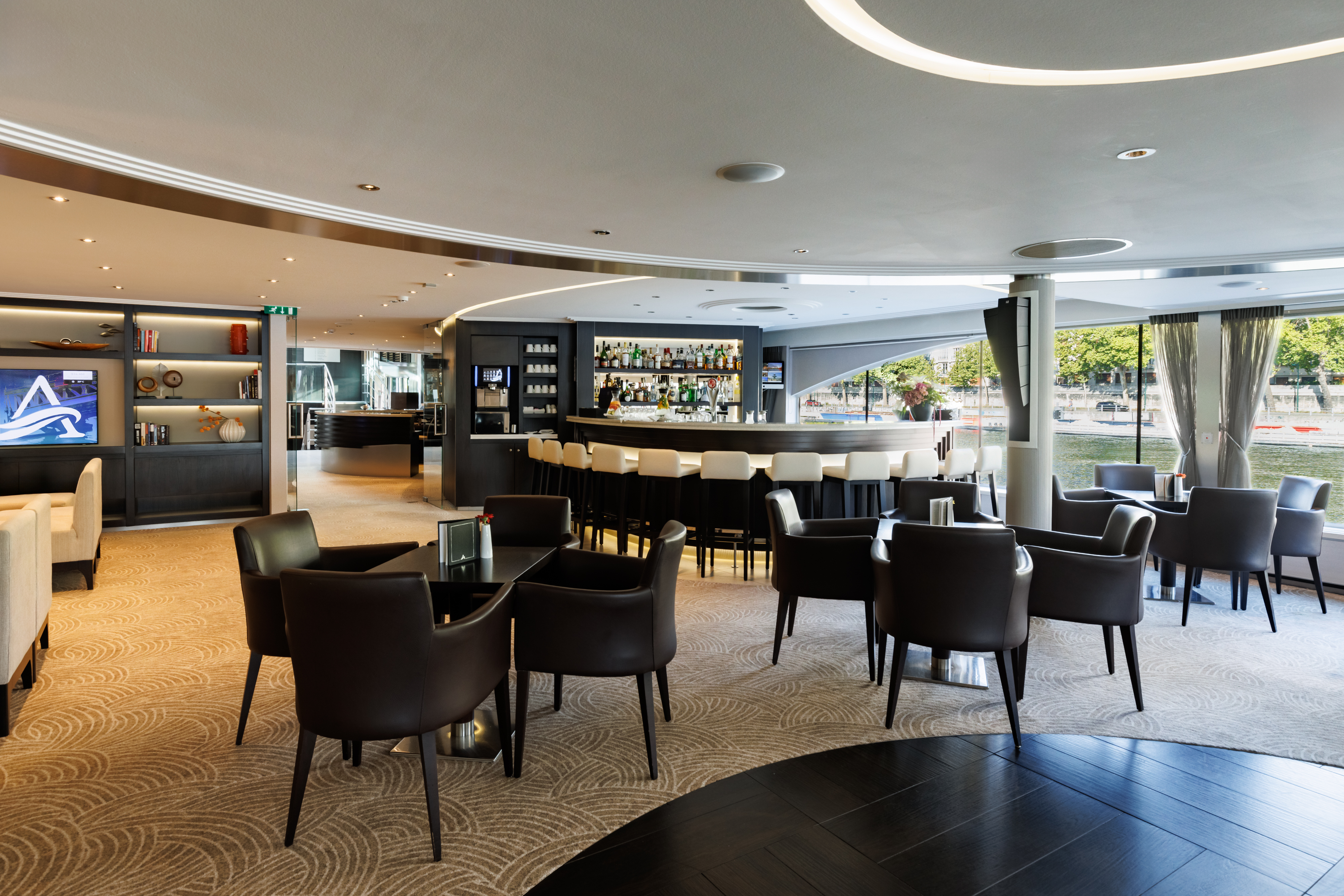 Avalon Tapestry II - Panorama Lounge